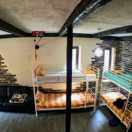 Funky Mamaliga Hostel คีชีเนา ภายนอก รูปภาพ
