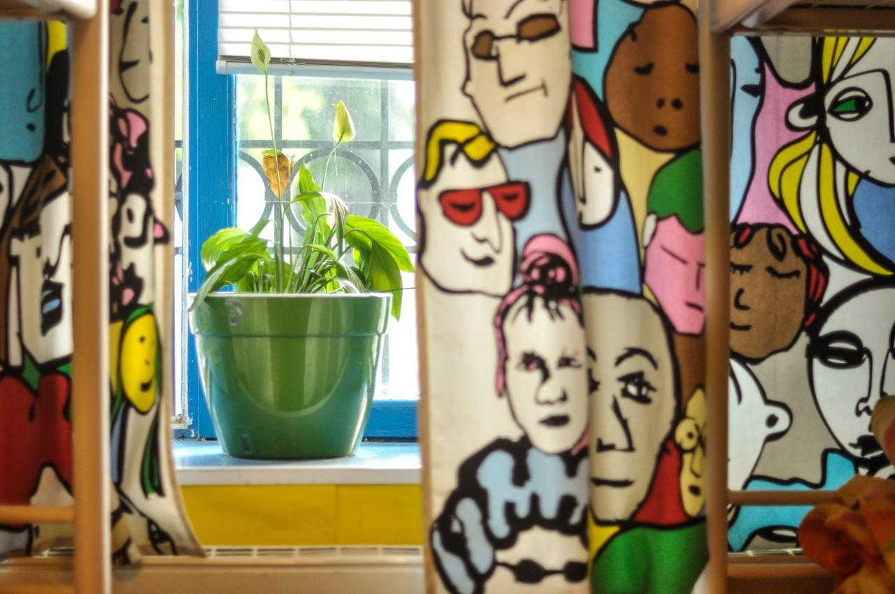 Funky Mamaliga Hostel คีชีเนา ภายนอก รูปภาพ