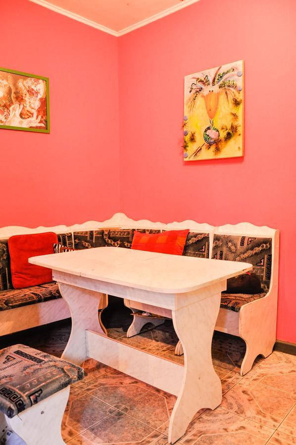 Funky Mamaliga Hostel คีชีเนา ภายนอก รูปภาพ