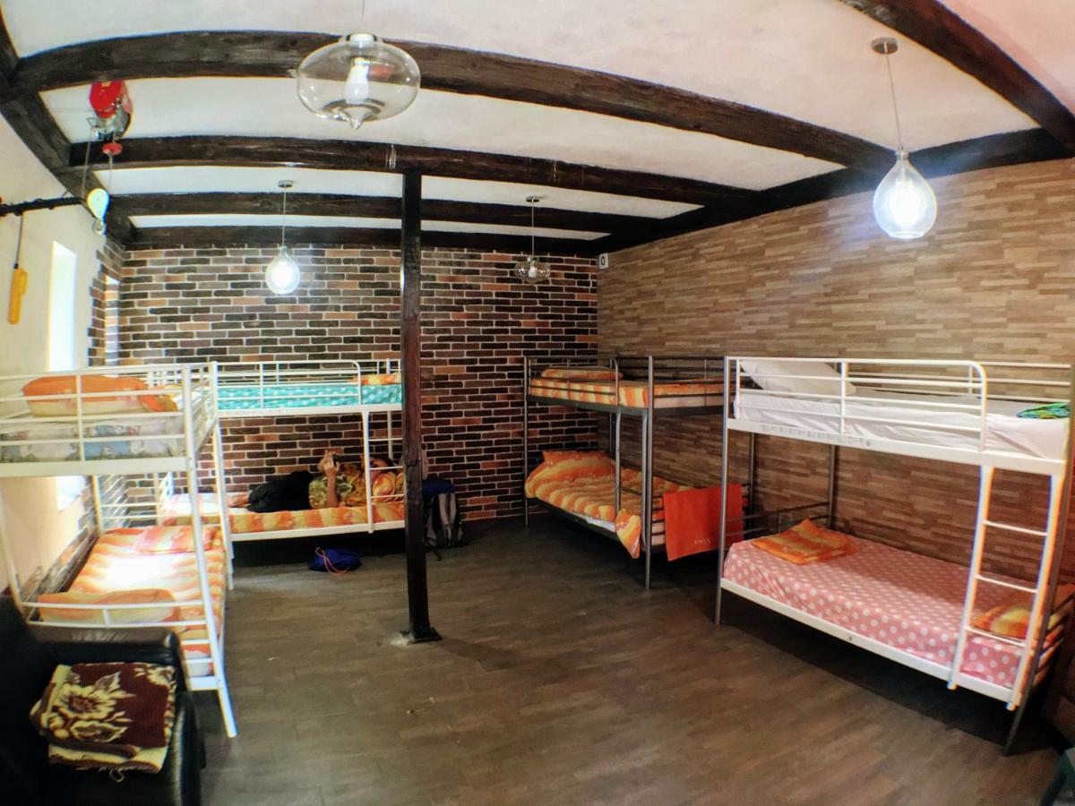 Funky Mamaliga Hostel คีชีเนา ภายนอก รูปภาพ