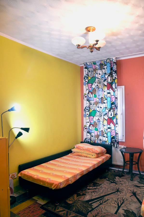 Funky Mamaliga Hostel คีชีเนา ภายนอก รูปภาพ