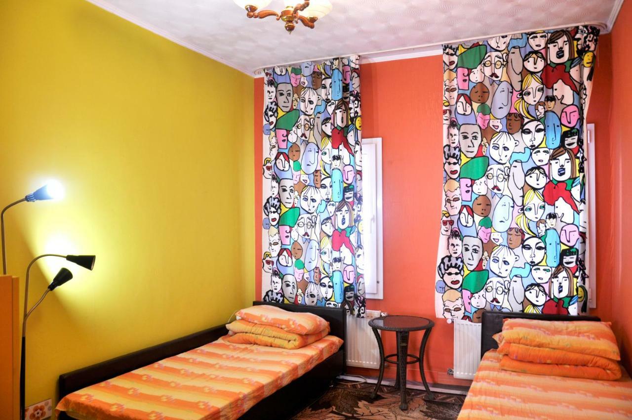 Funky Mamaliga Hostel คีชีเนา ภายนอก รูปภาพ